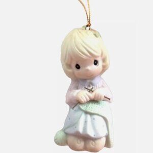 Precious Moments Grandma Your Love Keeps Me Warm 610035 2006 Signed